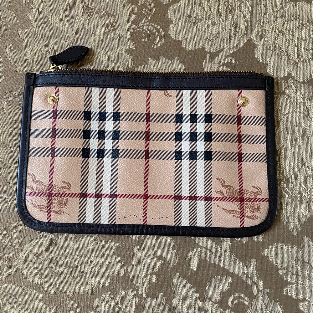 Burberry authentic Nova Check Zip Pouch with Black Trim - Picture 2 of 7